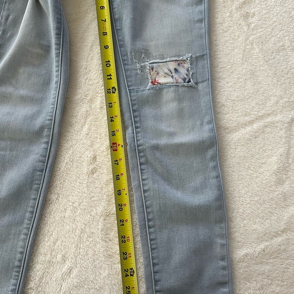 Levi's Light Blue Skinny Jeans - Picture 8 of 8